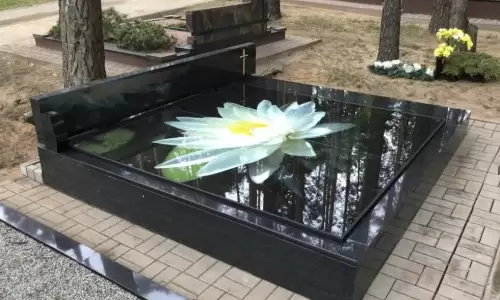 Надгробия из стекла